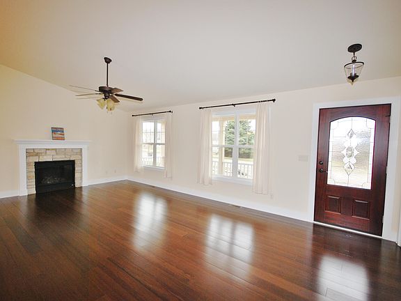 3rd image of 873 Cumberland Trl