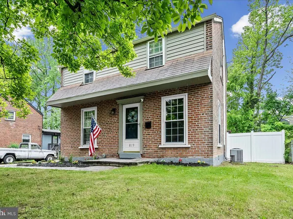 819 South Ave, Secane, PA 19018