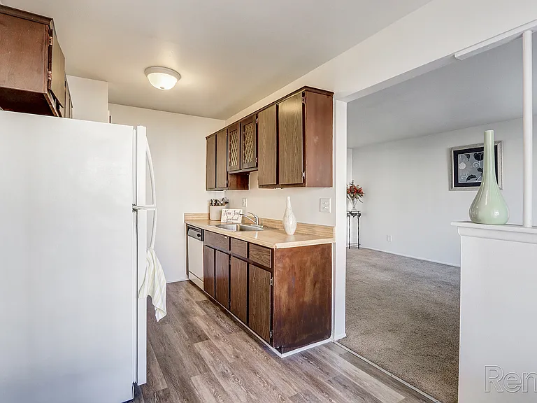 Rochester House Apartments — Photo 31