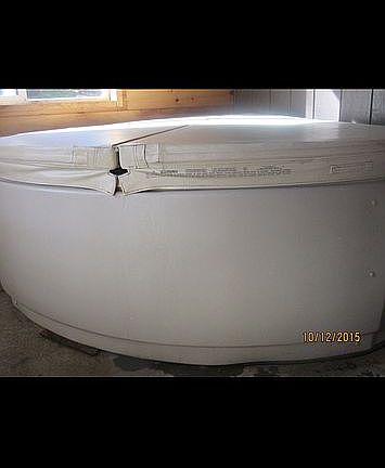 Solana 2-3 person hot tub 