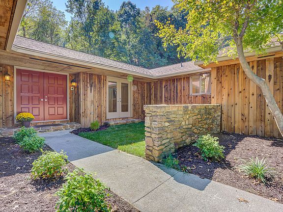 2nd image of 5844 Lakemont Dr