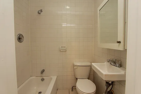 Rented by Nooklyn NYC LLC | media 4