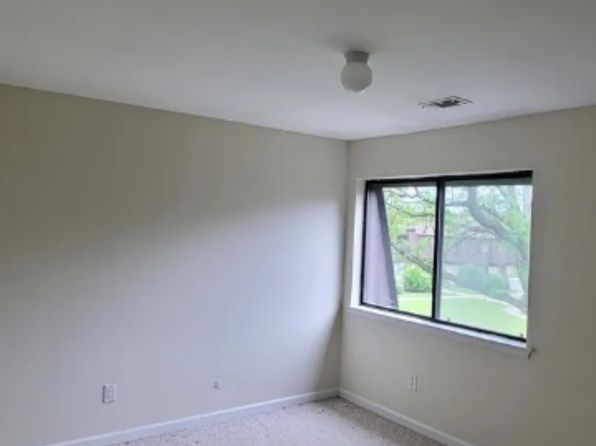 401 Cherry Hill Dr #401
