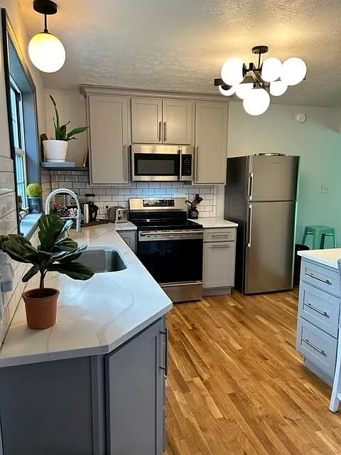 4 bed, 2000 sqft, $2,200 — Photo 3