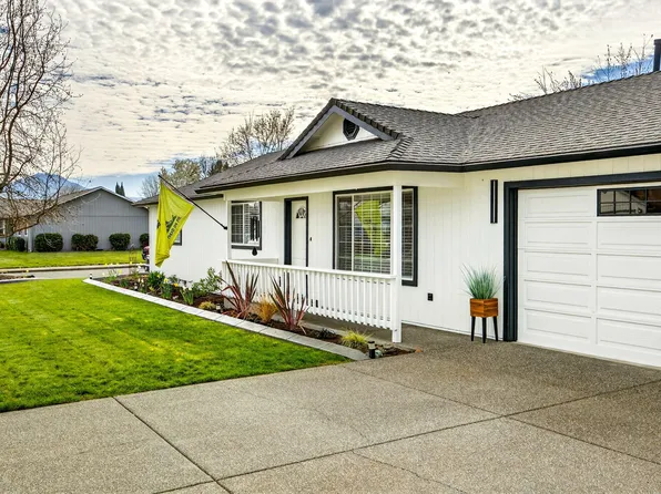 934 Pittview Ave, Central Point, OR 97502