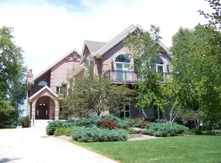 N60W34970 Lake Dr, Oconomowoc, WI