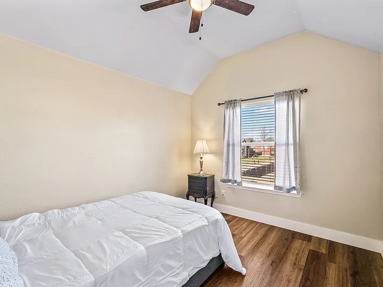 1464 Summerhill Dr — Photo 11