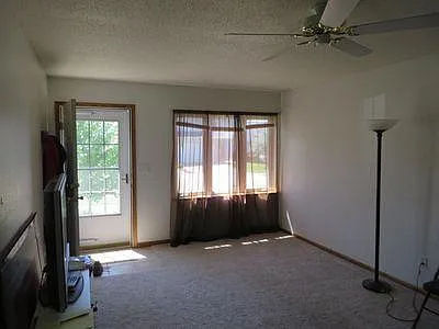 436 Broderick Dr NE — Photo 5