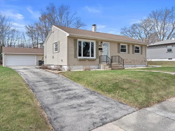 2108 North Bel Ayr DRIVE, Waukesha, WI 53188