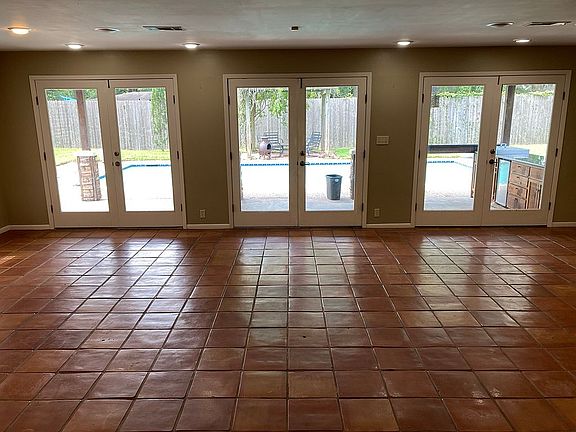2nd image of 4650 Lanark Ln