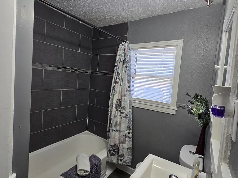 1614 W Hollywood Ave — Photo 18