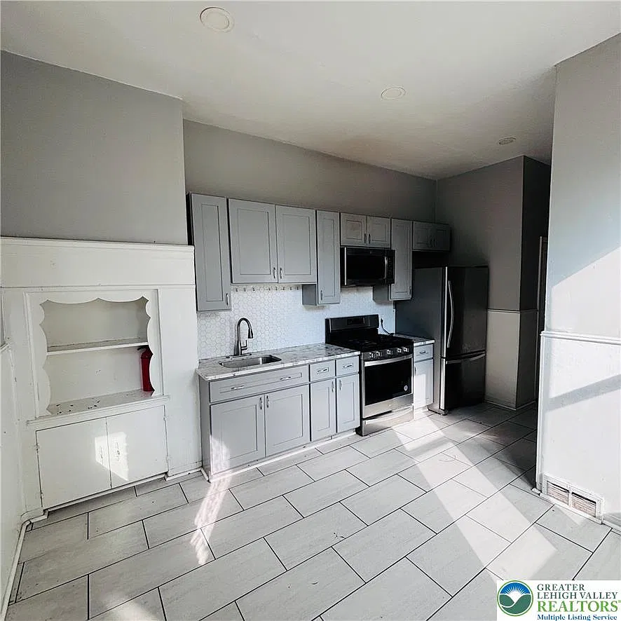 1 bed, 660 sqft, $1,295 — Photo 2