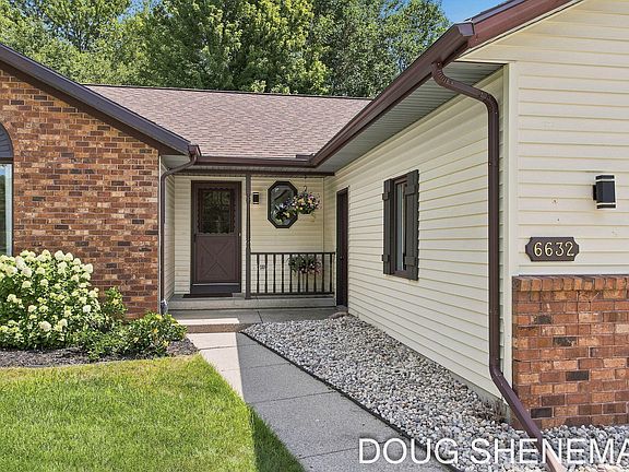 4th image of 6632 City View Dr
