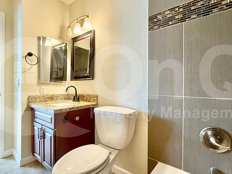 6836 S Jentilly Ln — Photo 21