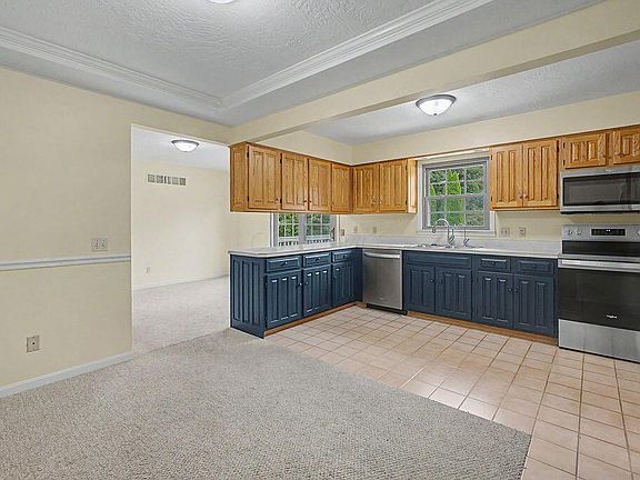 3rd image of 134 Columbus Rd
