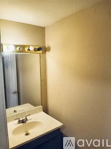 3 bed, 1008 sqft, $1,600 — Photo 2
