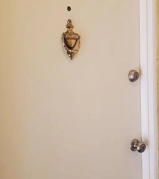 109 N Merrimac Dr — Photo 2
