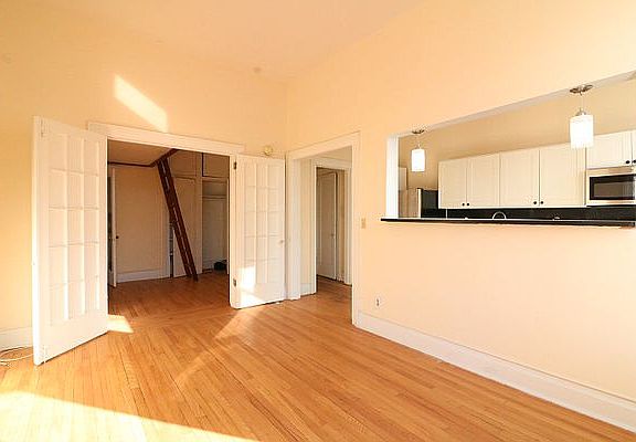 3rd image of 374 W 46th St APT 2W