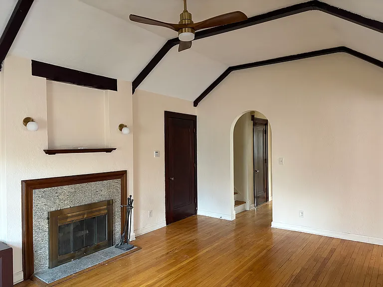 1070 N Warren St — Photo 3