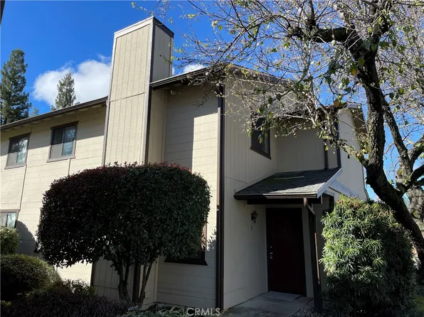 49400 River Park Rd APT 2, Oakhurst, CA 93644