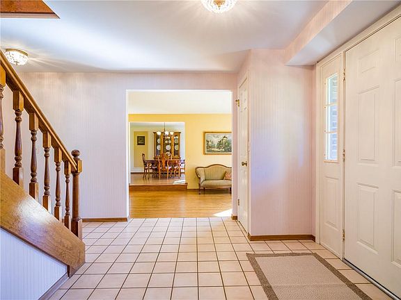5th image of 63 County Clare Cres