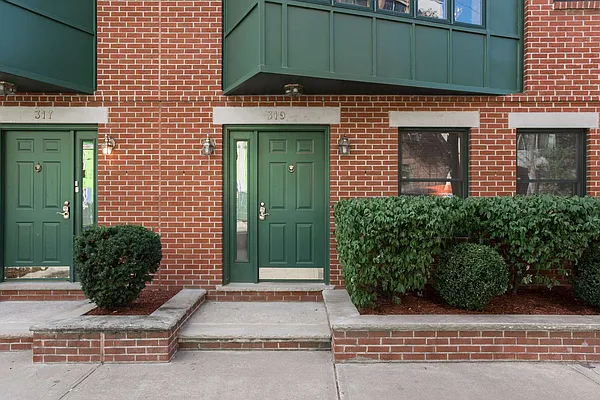 Sold by Nestseekers | media 3