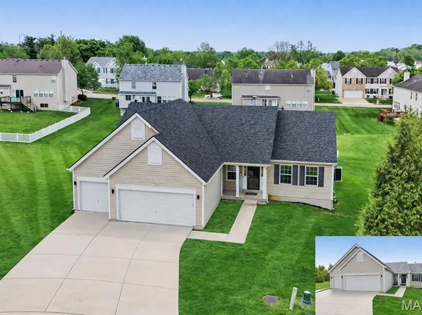 1347 Harting Dr, Florissant, MO 63031