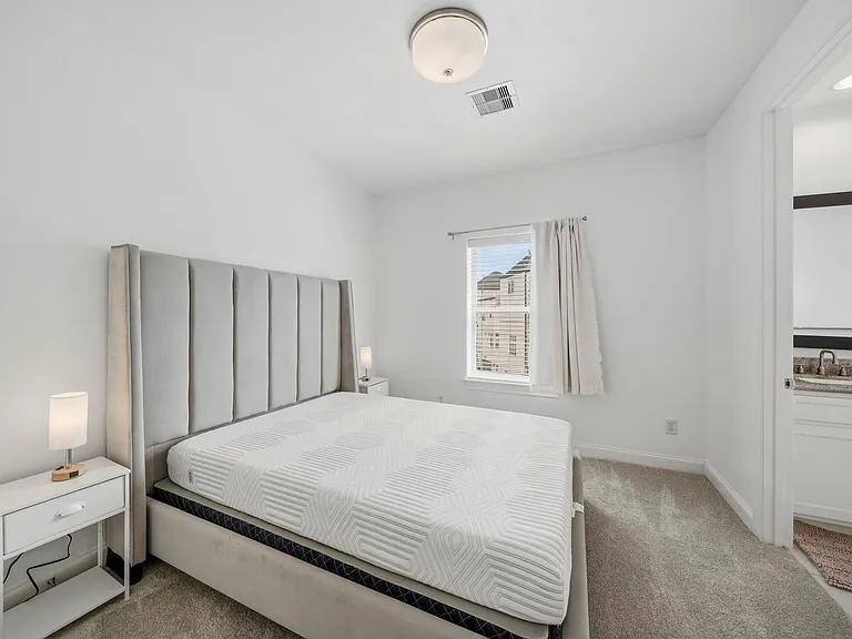 9435 London Bridge Sta — Photo 16