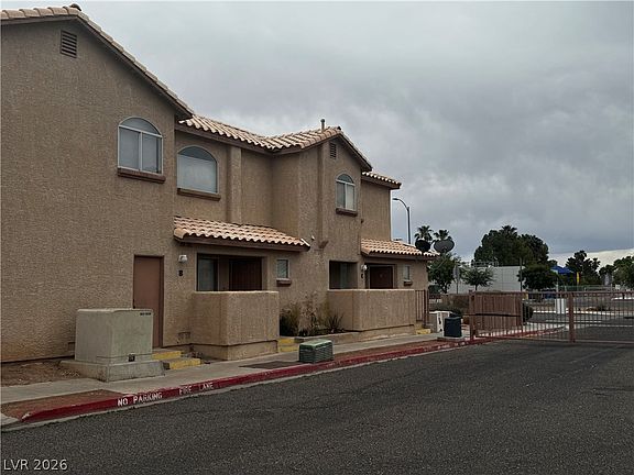 4th image of 554 Roxella Ln Unit B