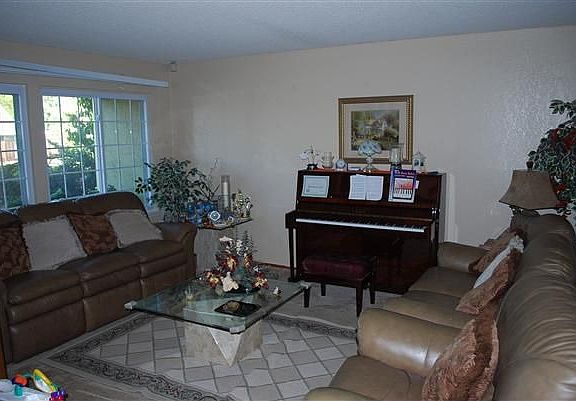 2nd image of 811 Fiji Dr