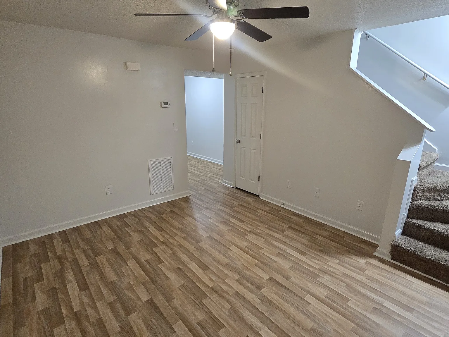 2 bed, 1.5 bath, 810 sqft, $1,200 — Photo 1