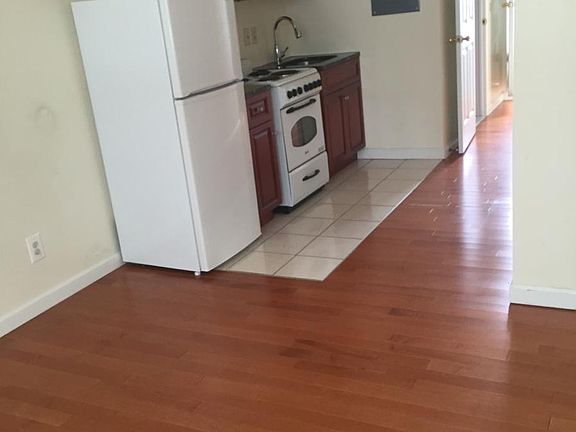 3rd image of 539 Washington Ave APT 4