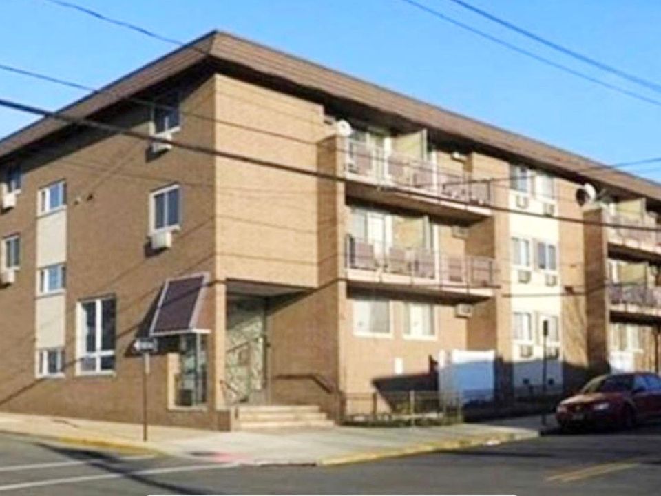1st image of 423 Walker St #5C