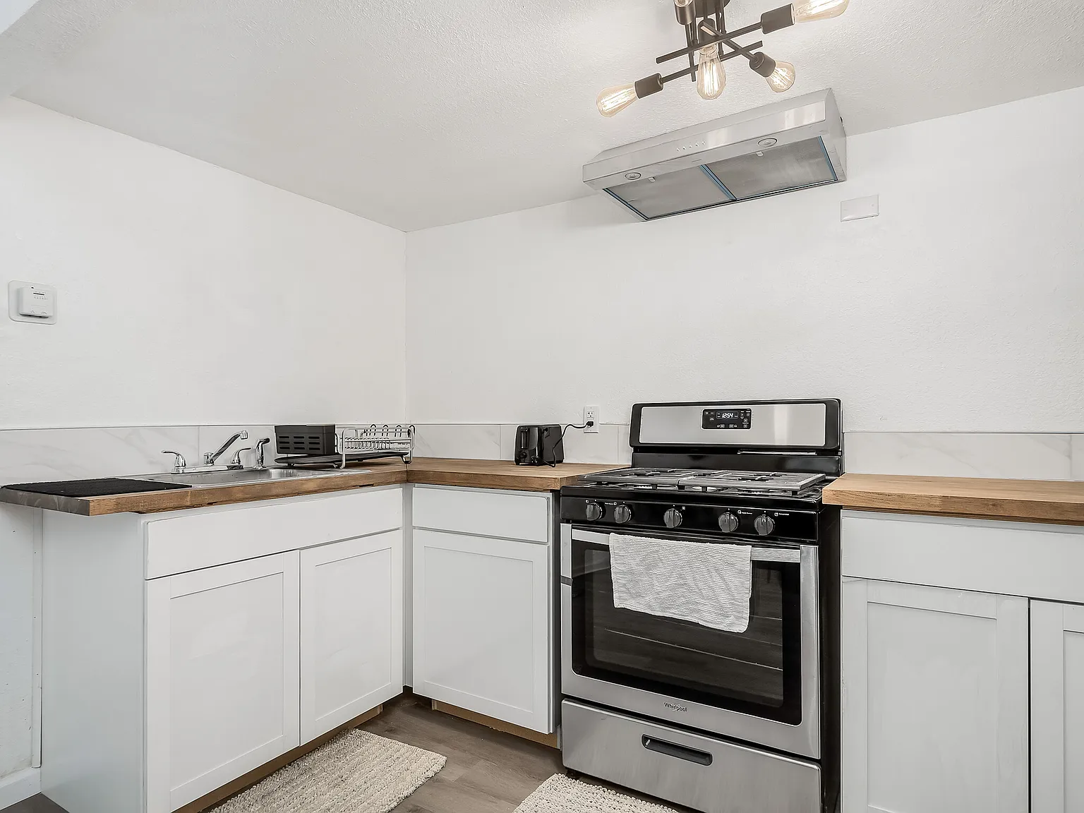 2 bed, 1220 sqft, $1,975 — Photo 3