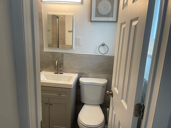 5th image of 1133 NE 16th Ave APT 6