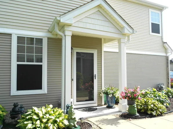 1950 Cobblestone Dr, Carpentersville, IL 60110