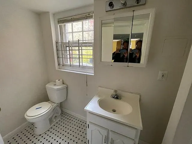 7616 Edmonston Rd — Photo 15