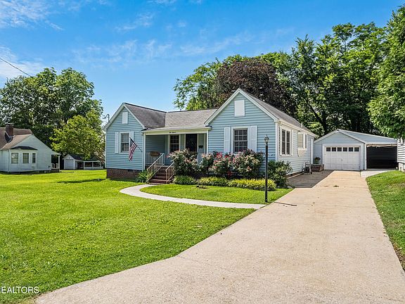 3rd image of 111 Lynnview Dr