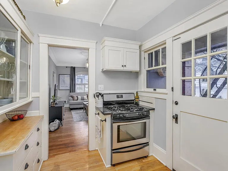 118 NW King Ave #2 — Photo 8