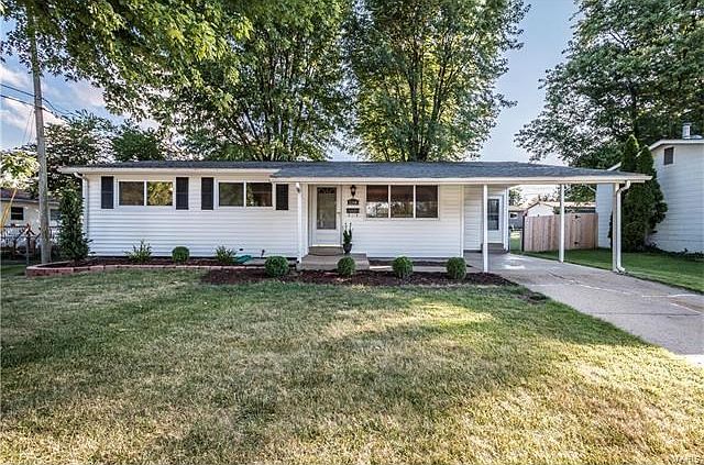 1340 Tahoe Dr. located in the Hazelwood West School District & providing all of the great Florissant