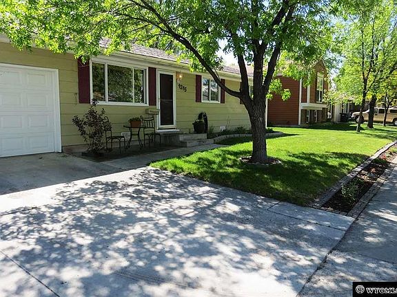 3rd image of 1215 Pinecrest St