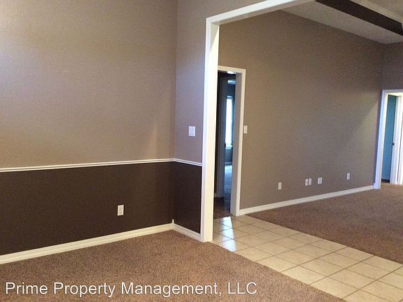 4th image of 3808 Springwood Dr