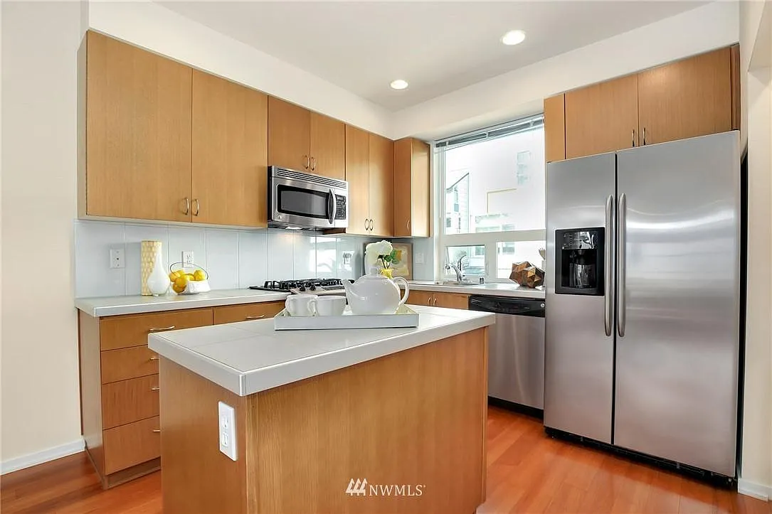 2 bed, 1292 sqft, $2,995 — Photo 2