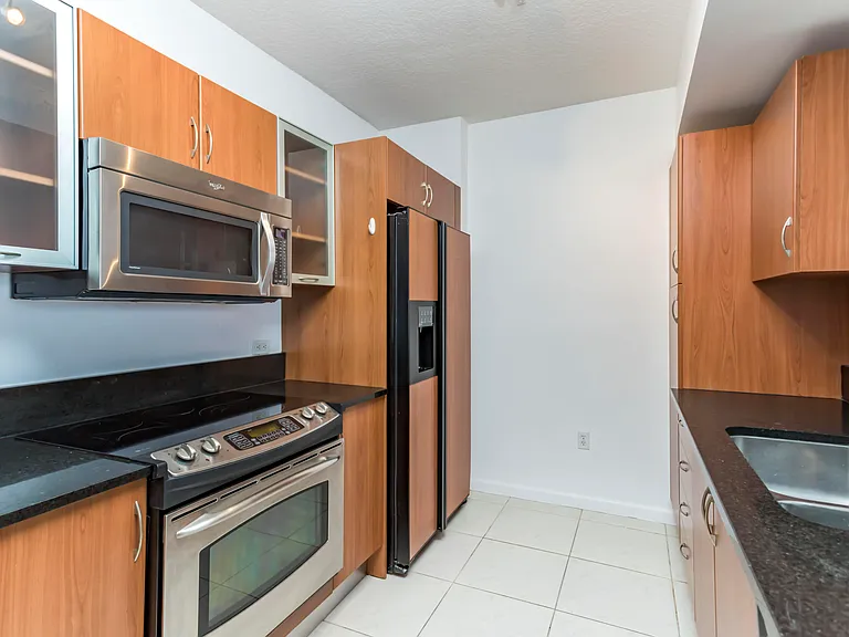 18800 NE 29th Ave #923 — Photo 8