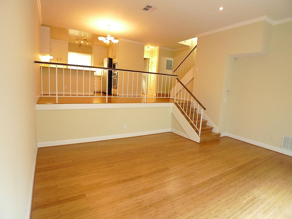 1st image of 14144 Burbank Blvd Unit 4