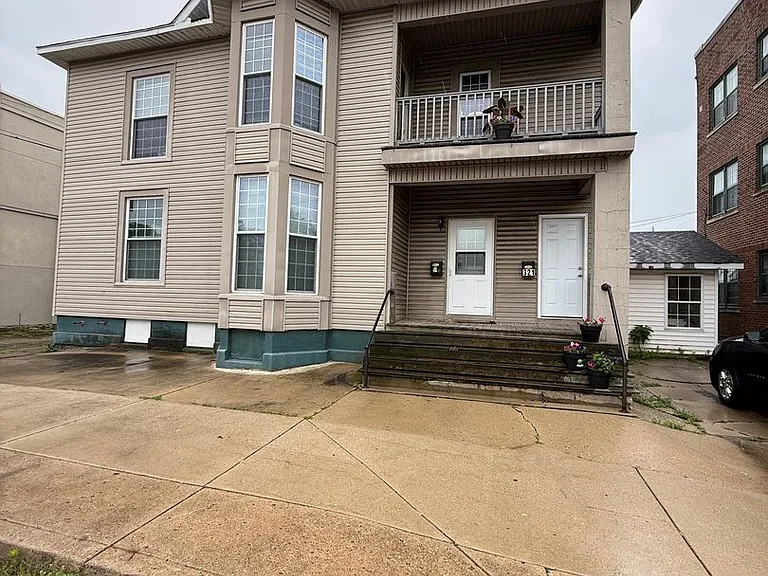 321 W Charles St #1 — Photo 1