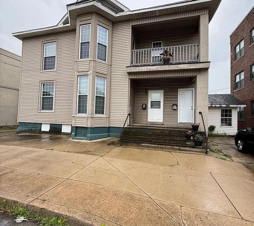 321 W Charles St #1