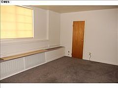 3rd image of 916 8th Ave