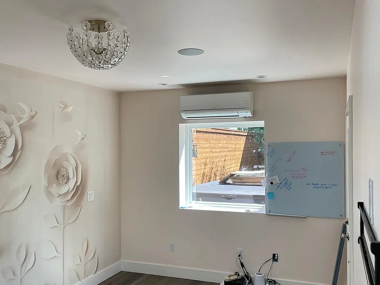 Detached office / guest room