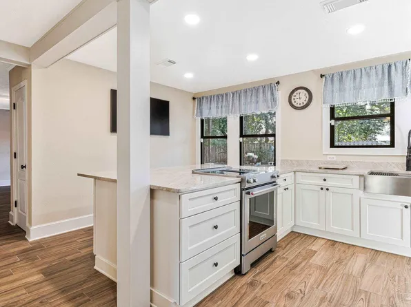 103 Highpoint Dr, Gulf Breeze, FL 32561